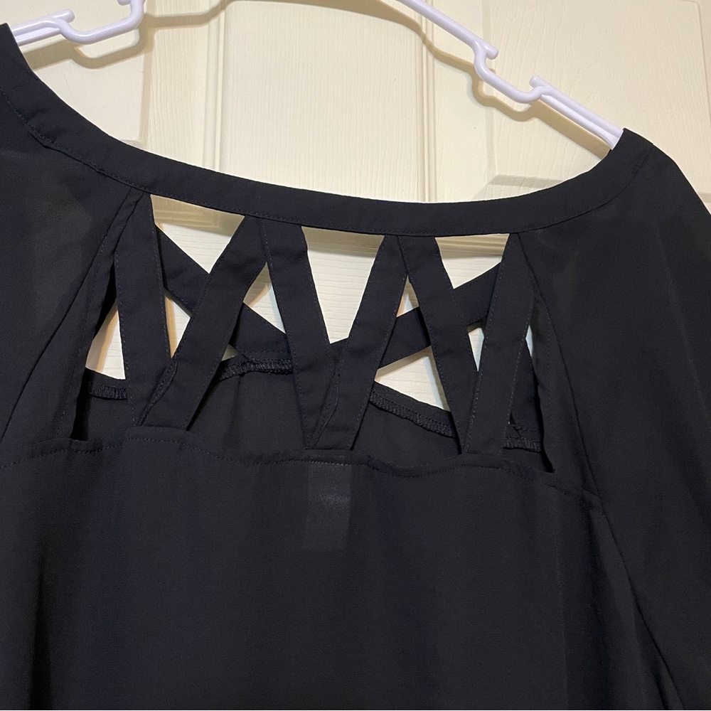 torrid Georgette Cage Front Top Short Sleeves Deep Black Strappy Plus Size 3X - Picture 7 of 11